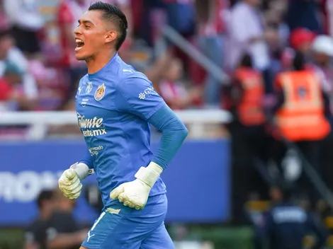 Así festejó de Raúl Rangel con la afición de Chivas tras el doblete de la Hormiga González