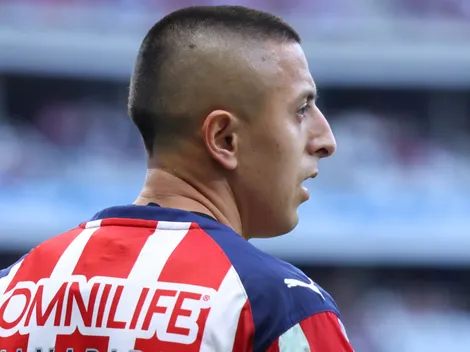 Roberto Alvarado ya no se salva de las críticas en Chivas