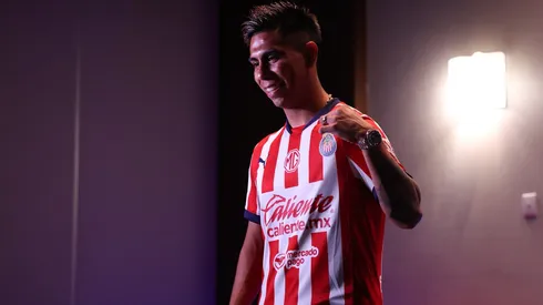 Efraín Álvarez es el encargado de portar la playera número 10 en Chivas.