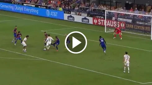 Hormiga González, a punto de marcar un golazo contra Cincinnati