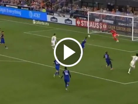 La increíble jugada de Diego Campillo que casi termina en gol para Chivas