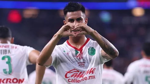 Efraín Álvarez ya enamora a la afición de Chivas.