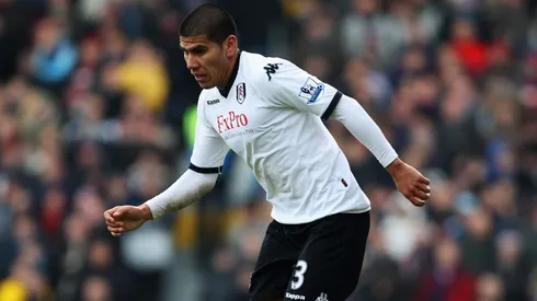 Carlos Salcido jugó en Fulham de la Premier League en la temporada 2010/2011.
