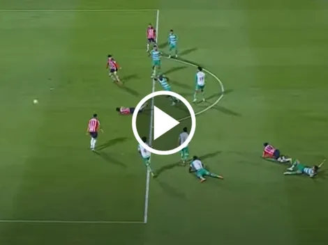 Chivas pidió penal por imprudencia de Kevin Balanta con Santiago Sandoval