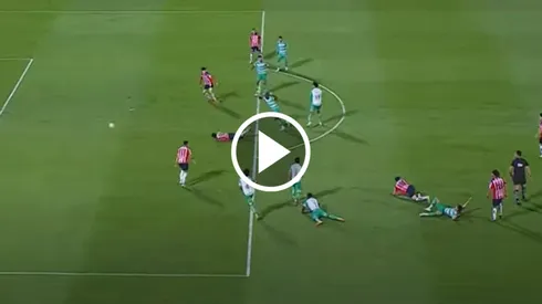 Kevin Balanta cometió una imprudencia ante Santiago Sandoval y Chivas pidió penal.