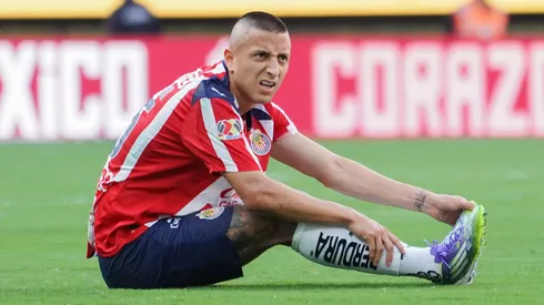 Roberto Alvarado fue duramente criticado por Ricardo Peláez por su nivel en Chivas.