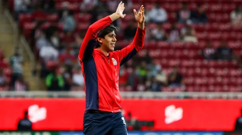 Macías dejó una grata imagen ante la afición de Chivas.