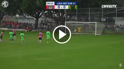 Teun Wilke falló penal en Chivas Sub-21.