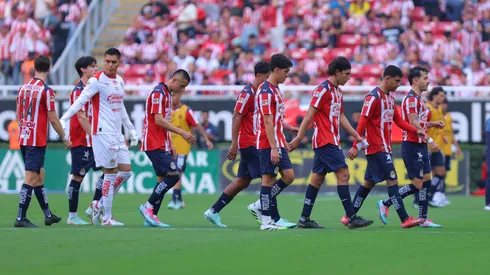 Afición de Chivas abucheó a los jugadores.
