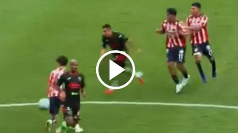 Castillo, Romo y Aguirre quedan expuestos en el segundo gol de FC Juárez.