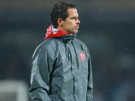 Aficionados de Necaxa demuestran su descontento contra Fernando Gago