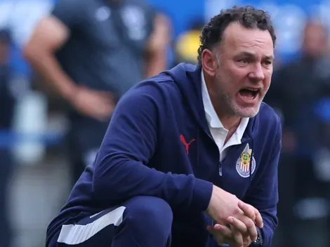 El 11 de Chivas si Milito usara cuatro defensas