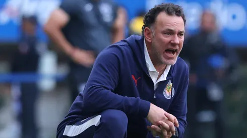 El 11 de Chivas si Milito jugara con línea de cuatro.