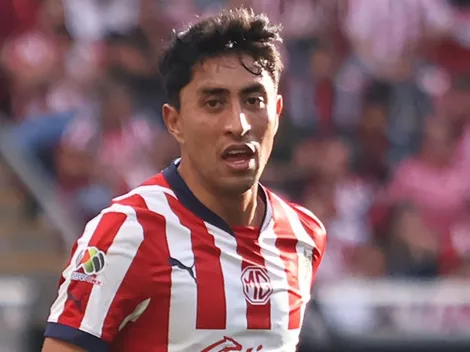 Lo que hacía Omar Govea mientras Chivas perdía ante Cruz Azul