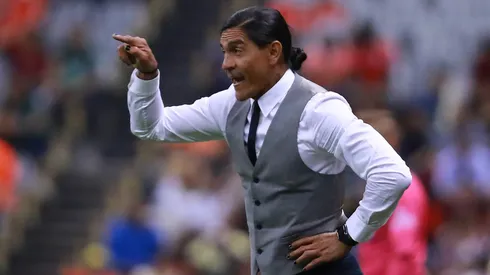 Paco Palencia no se mostró conforme con las decisiones de Gabriel Milito en Chivas.