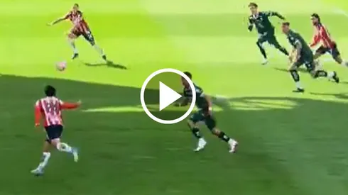 Chicharito Hernández falló un gol cantado ante León.