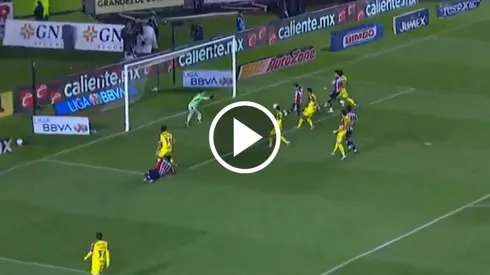 El espectacular golazo del Piojo Alvarado en el Chivas vs. América