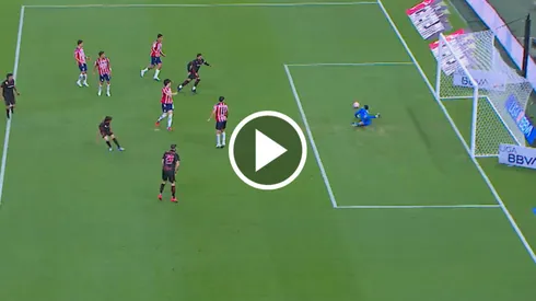 La maravillosa atajada del Tala Rangel tras disparo del Canelo Angulo