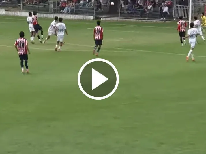 La volea de Brandon Brocksom para Chivas frente a Necaxa Sub-19