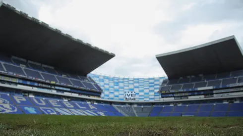 El Estadio Cuauhtémoc no soportó la cantidad de agua que cayó sobre su césped.