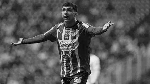 Bryan González terminó lesionado en Chivas vs. Puebla.