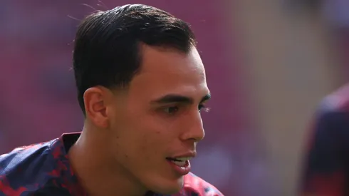 Hugo Camberos solamente es seguido desde Europa.