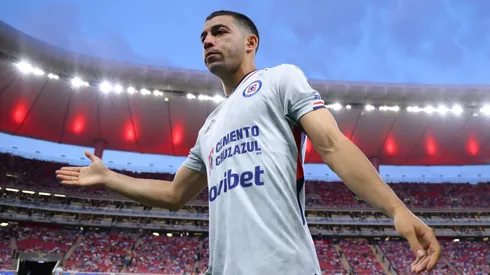 Erik Lira se aleja de Chivas.