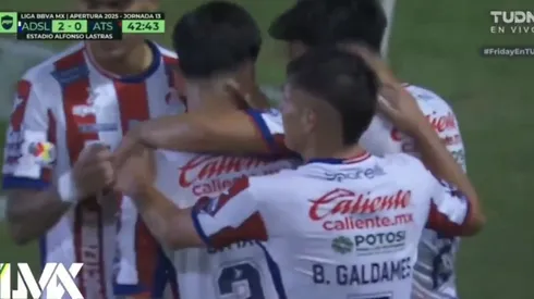 Óscar Macías se lució con un gol al Atlas