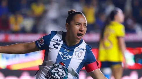 Charlyn Corral celebrando un gol