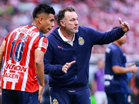 El acalorado regaño de Milito a Efraín Álvarez