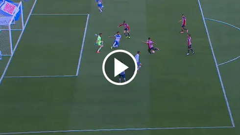 El golazo de Efraín Álvarez tras aprovechar error del Monterrey