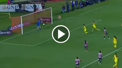 La portera de Chivas tuvo una noche para el olvido ante América.