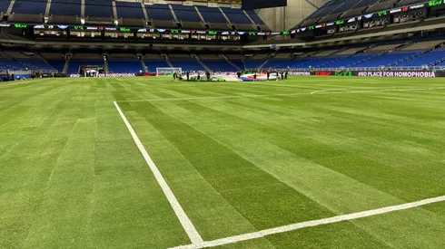 El césped del Alamodome está parchado.