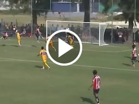 Así fue el golazo de tijera de Ariel Castro para que Chivas Sub-21 le gane a Tigres
