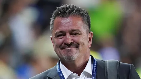 Carlos Hermosillo tundió a Chivas.