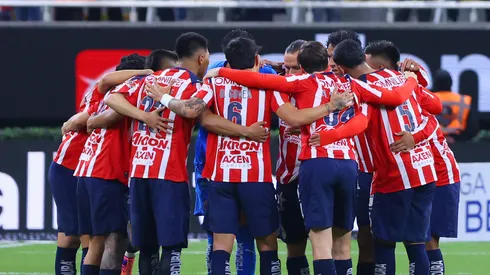 Afición marcó al culpable del empate de Chivas ante Cruz Azul.