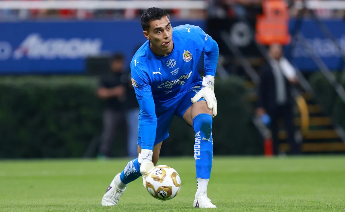Raúl Rangel sumó otra portería invicta en las Chivas de Guadalajara