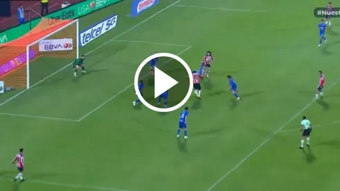 Golazo del Cotorro González para Chivas.