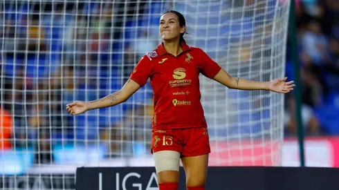 Jasmine Casarez cerca de Chivas Femenil.