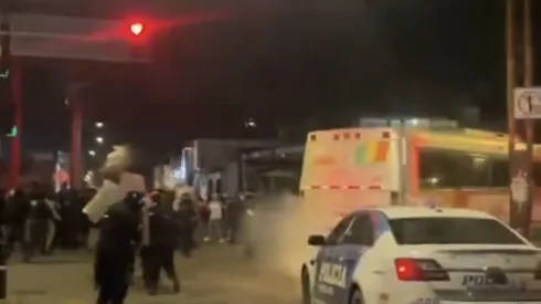 Aficionados de Irapuato agreden el camión de la barra de Chivas