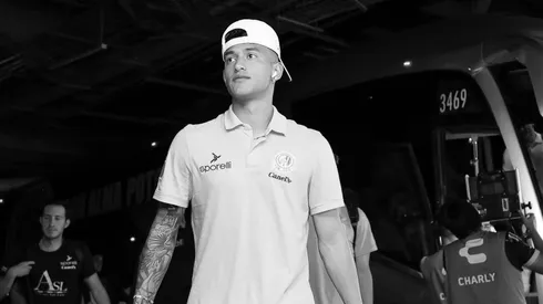 Eduardo Águila cada vez más lejos de Chivas.