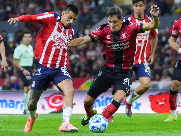 Chivas y Atlas, con decisiones opuestas luego de la violencia que estremeció a Jalisco