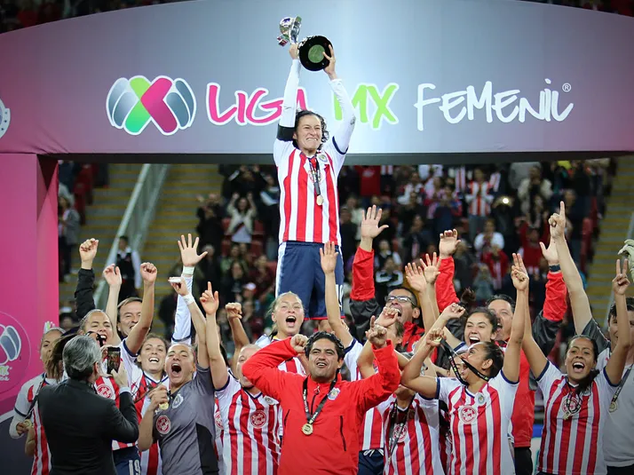 Fue campeona con Chivas Femenil y hoy anunció su retiro
