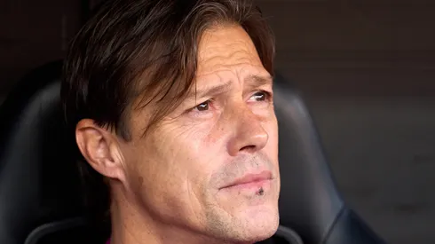 Matías Almeyda sufre en Sevilla.