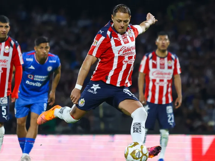 Romo reveló por qué Chicharito cobró el penal ante Cruz Azul