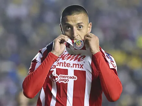 Entre dudas de ir a la banca, Chivas le hace homenaje a Piojo Alvarado