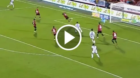 Érick Torres anotó gol agónico en Costa Rica. 
