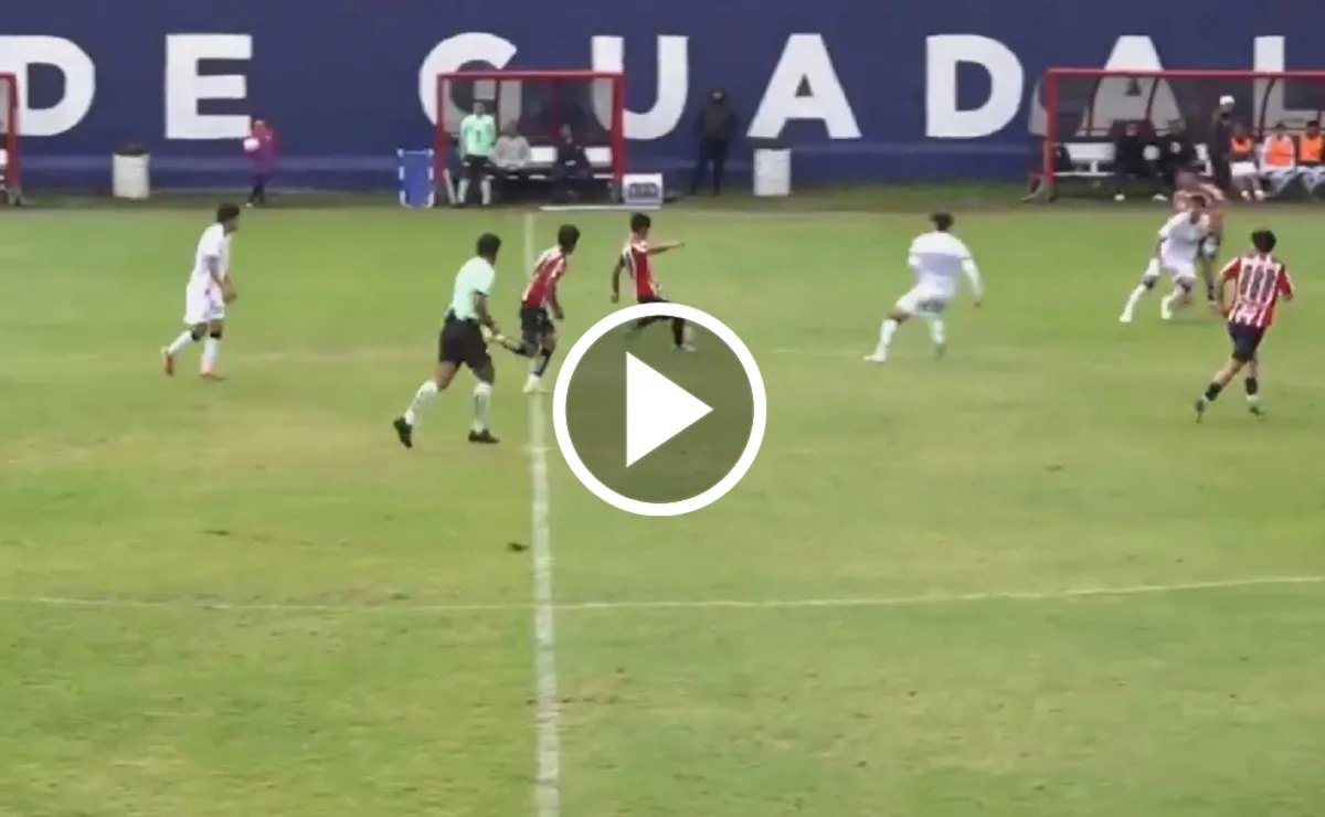 El espectacular golazo desde media cancha que marcó Carlos Corona para Chivas Sub-21 vs. Querétaro