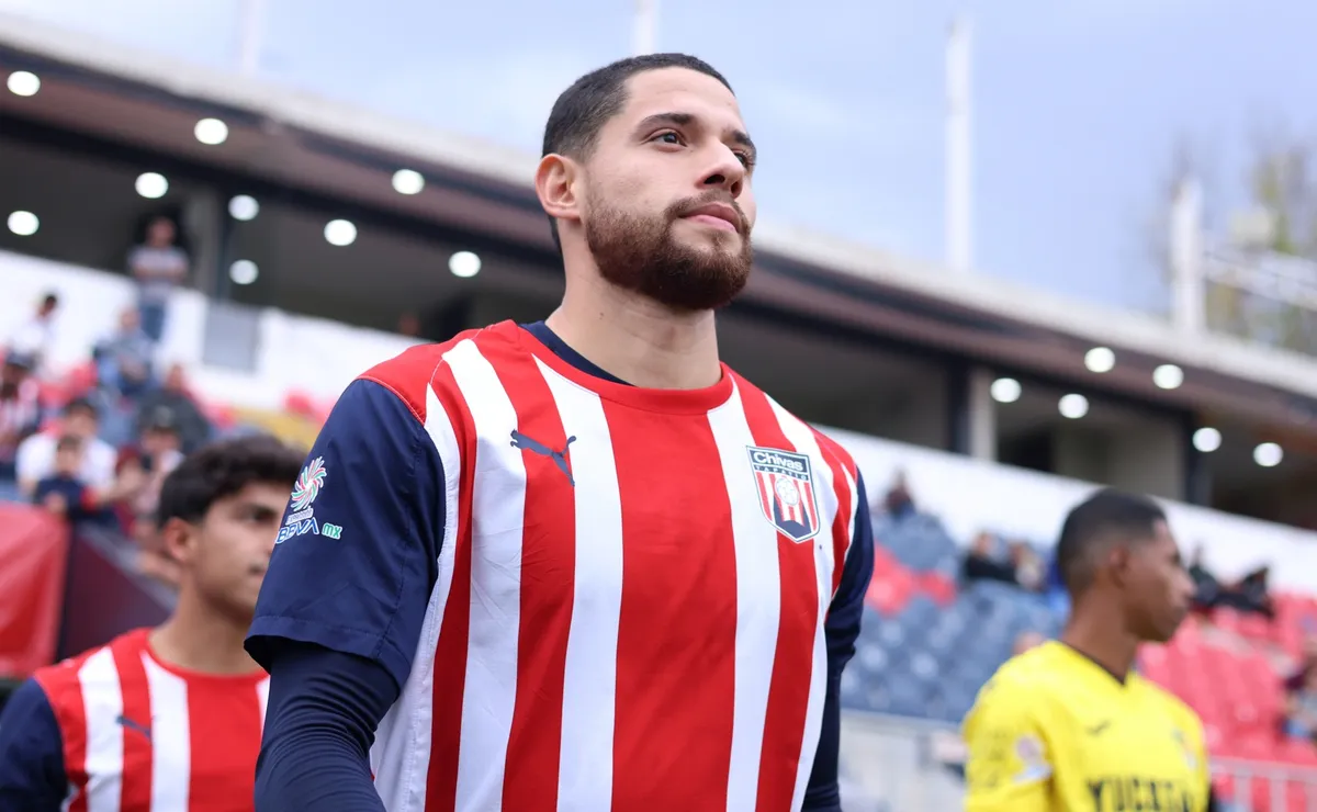 Leonardo Jiménez, el lateral derecho que dio dos asistencias en un mismo partido con el Tapatío