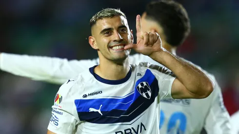 Germán Berterame se negó a firmar una playera de Chivas
